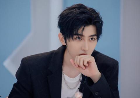 娱乐圈吃瓜白鹿蔡徐坤,白鹿与蔡徐坤的瓜田奇遇