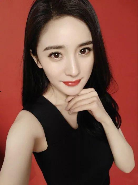 热门大明星网红,揭秘热门大明星网红的辉煌之路