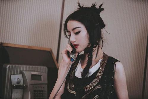 吃瓜鹅每日爆料迪丽热巴,瓜田里的甜蜜瓜果，揭秘明星背后的故事