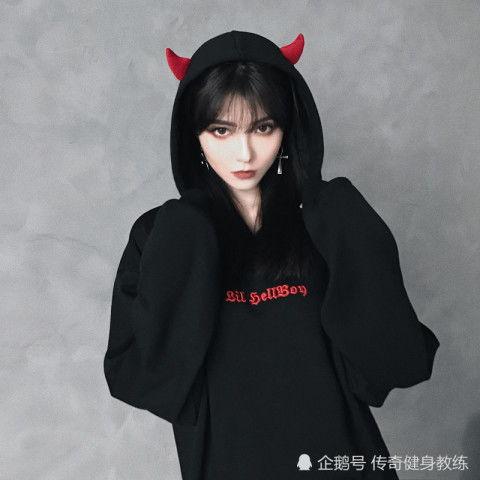 明星网红穿小恶魔,明星网红演绎时尚新风尚