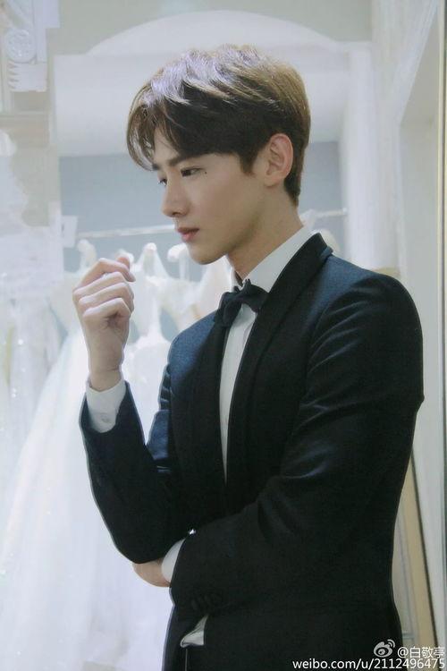 明星爆料吃瓜白敬亭微博,娱乐圈吃瓜大揭秘！