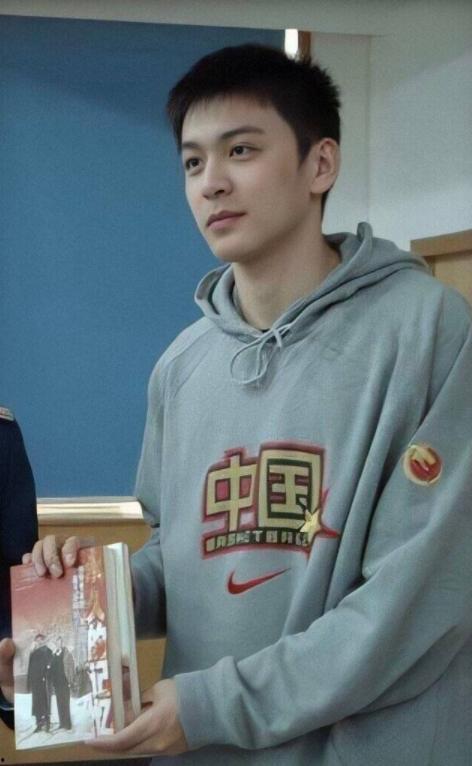 明星网红睡衣推荐男生,明星网红同款，舒适时尚两不误