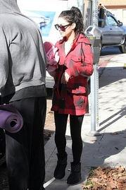 明星网红街头唱歌图片,明星网红演绎音乐魅力