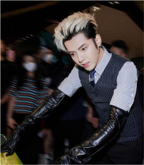 今日吃瓜爆料许凯,瓜田里的明星，揭秘娱乐圈背后的故事